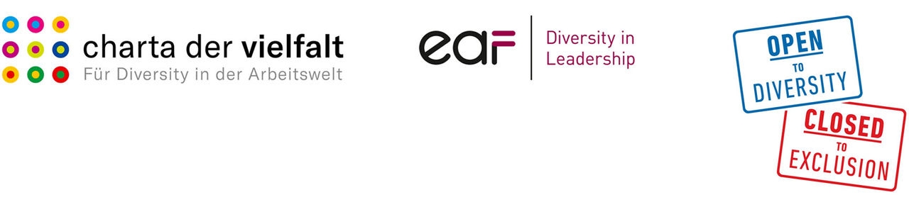 Teksten "Charter of diversity, for diversity in the working environment" ved siden af logoet med ni prikker i forskellige farver med forskellige konturer. Lige ved siden af det er logoet fra eaf med teksten "Diversity in leadership". Yderst til højre er der et blåt skilt med sætningen "Open to Diversity" og et rødt skilt nedenunder med sætningen "Closed to Exclusion". 